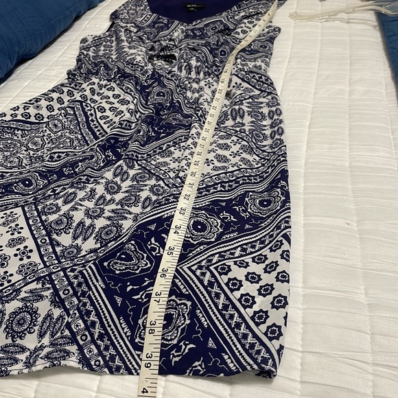 Dress - Picture 9 of 9